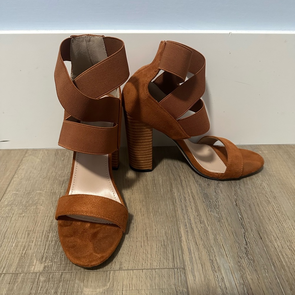 TAN SUEDE HEELS - SIZE 7us or 37